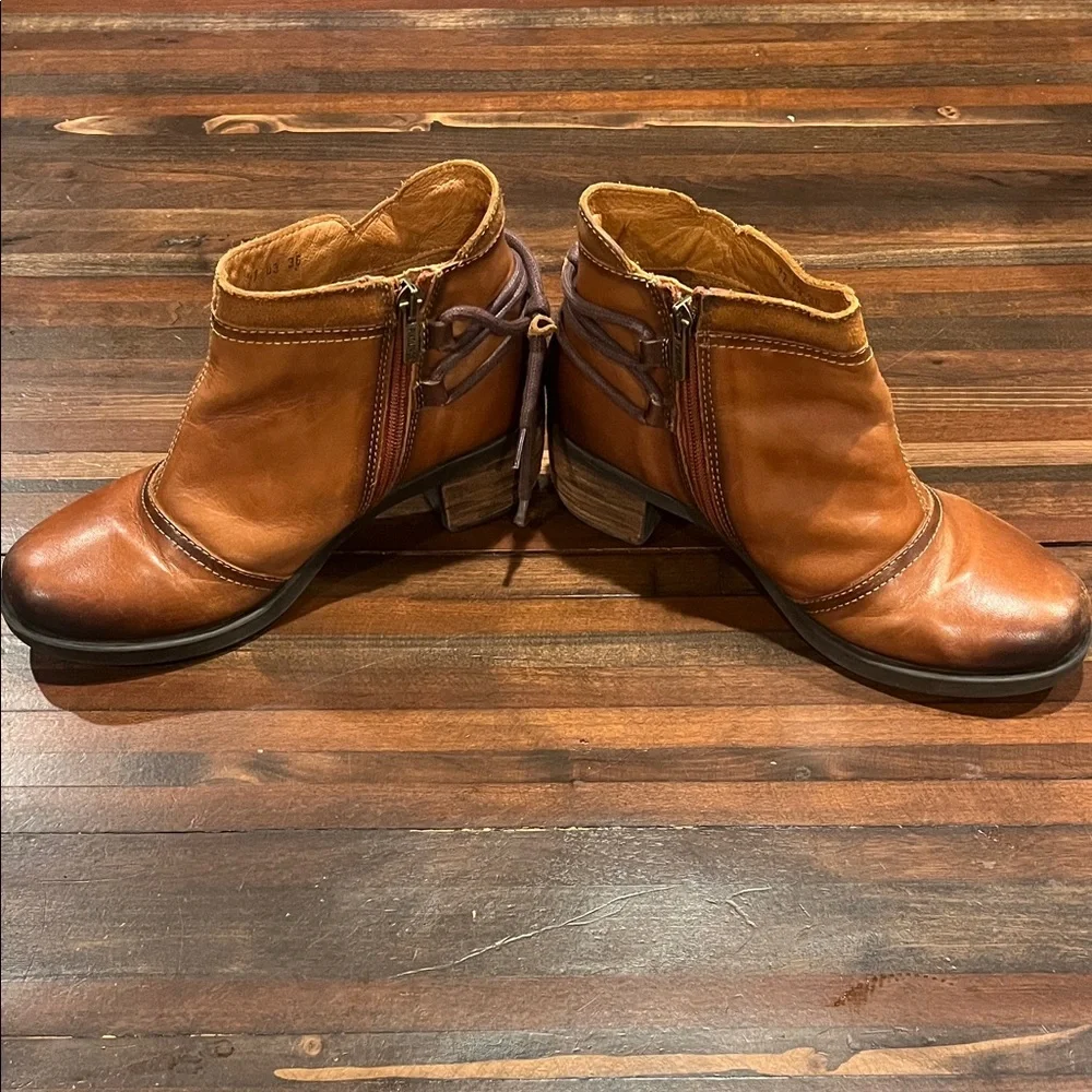 PIKOLINOS elegant tan